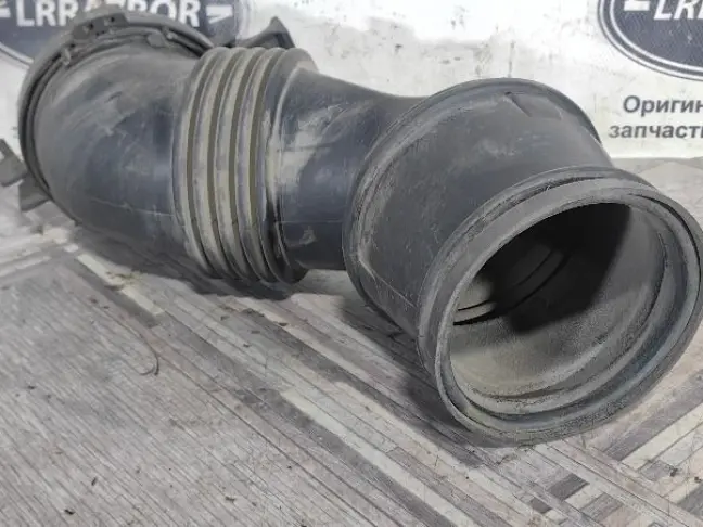 Патрубок воздушный Range Rover 4.4 L322 M62