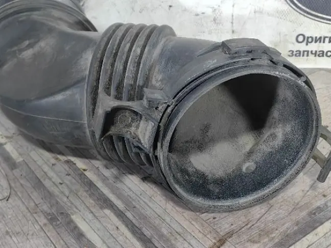 Патрубок воздушный Range Rover 4.4 L322 M62