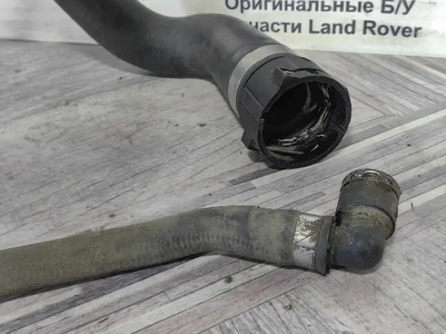 Патрубок охлаждения верх Range Rover 4.4 L322 M62