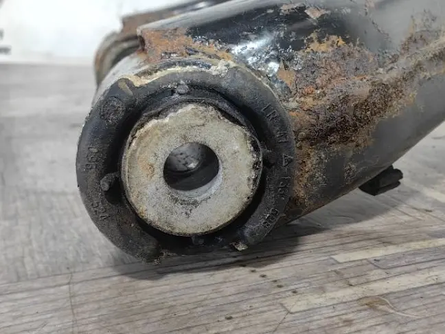 Рычаг задний левый верхний Range Rover L322 02-12