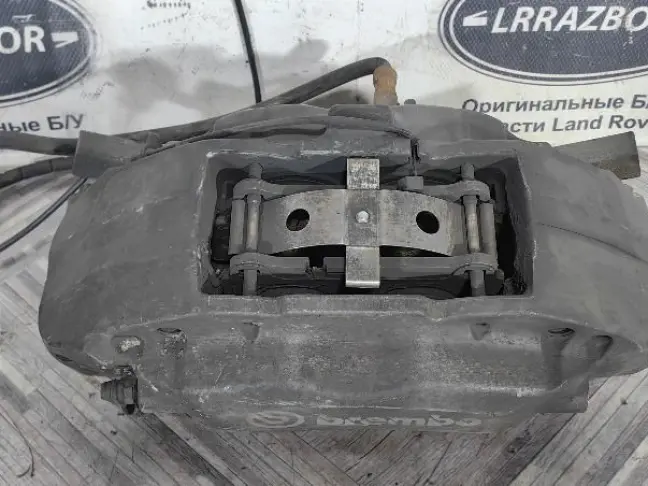 Суппорт левый передний Range Rover 3 L322