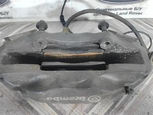 Суппорт левый передний Range Rover 3 L322