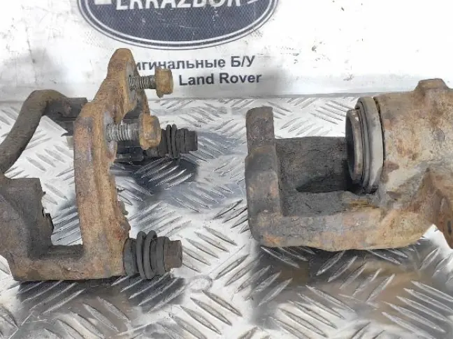 Суппорт задний левый Range Rover L322 3.6 4.2