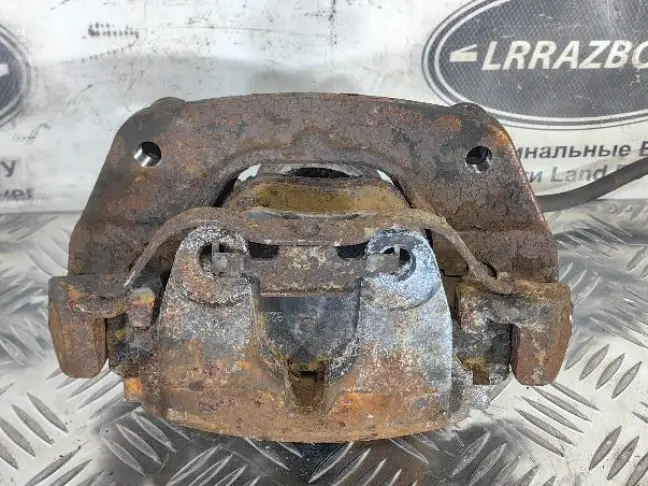 Суппорт передний левый Range Rover L322 4.4 M62