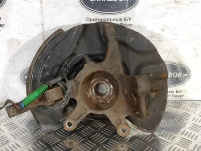 Кулак передний левый Range Rover L322 02-09