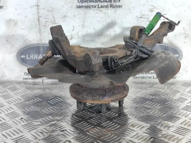 Кулак передний левый Range Rover L322 02-09