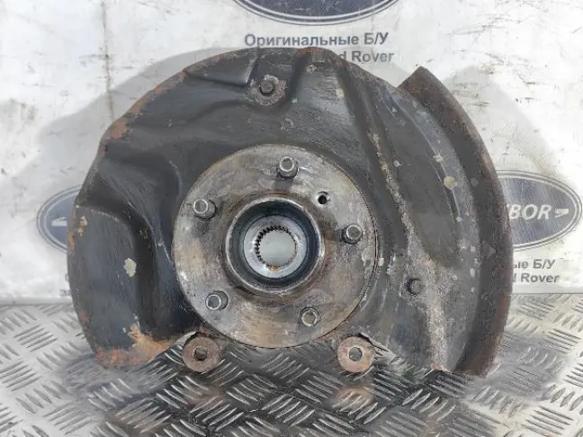 Кулак передний левый Range Rover L322 02-09