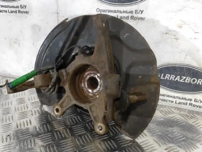 Кулак передний левый Range Rover L322 02-09