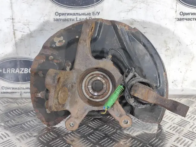 Кулак передний правый Range Rover L322 02-09