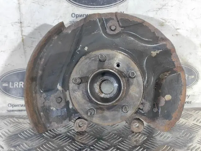 Кулак передний правый Range Rover L322 02-09