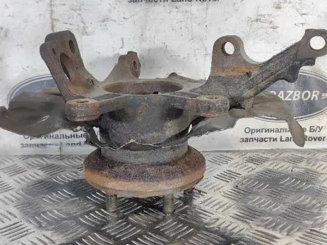 Кулак передний правый Range Rover L322 02-09