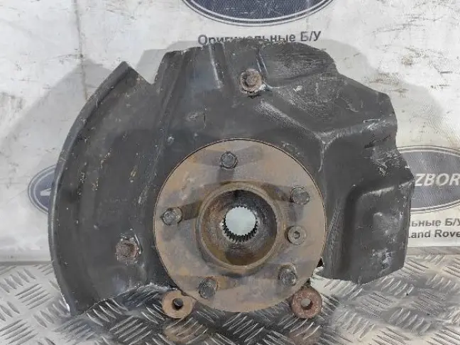 Кулак передний правый Range Rover L322 02-09