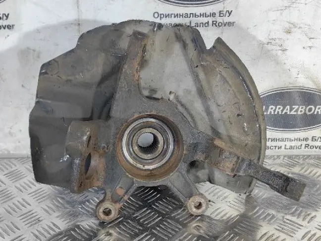 Кулак передний правый Range Rover L322 02-09