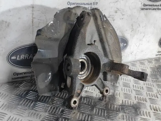 Кулак передний правый Range Rover L322 02-09