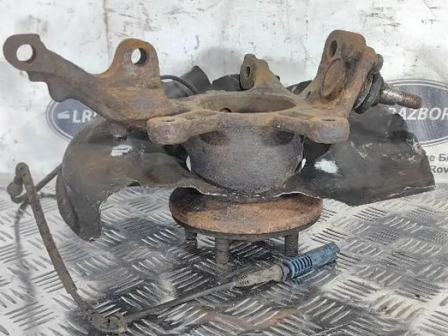 Кулак передний левый Range Rover L322 02-09