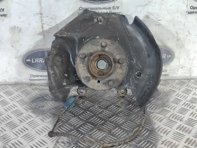 Кулак передний левый Range Rover L322 02-09