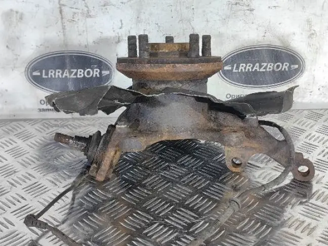 Кулак передний левый Range Rover L322 02-09