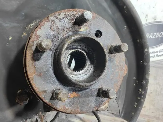 Кулак передний левый Range Rover L322 02-09