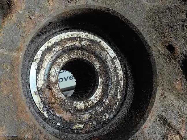 Кулак передний левый Range Rover L322 02-09