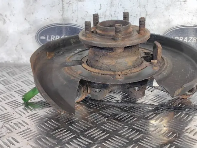 Кулак задний левый Range Rover 3 L322 09-12