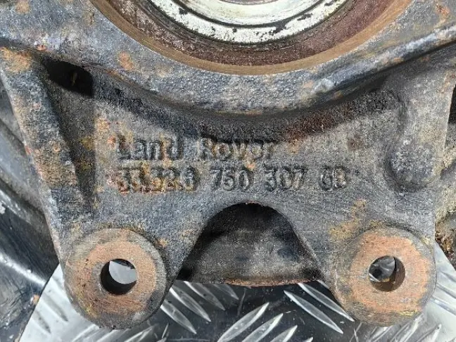 Кулак задний левый Range Rover L322 02-09