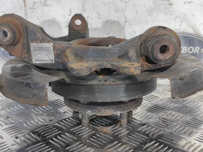 Кулак задний левый Range Rover L322 02-09