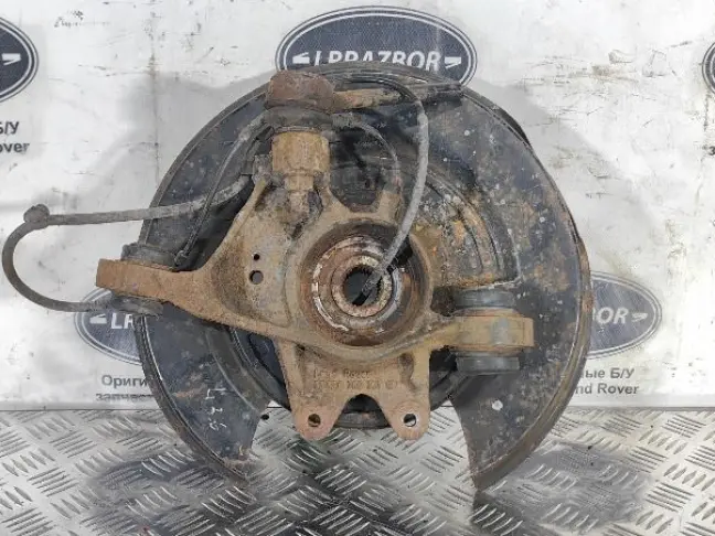 Кулак задний левый Range Rover L322 02-09