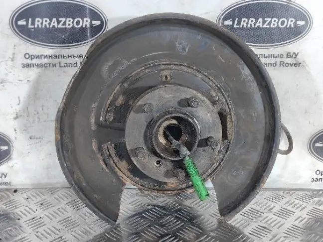 Кулак задний левый Range Rover L322 02-09