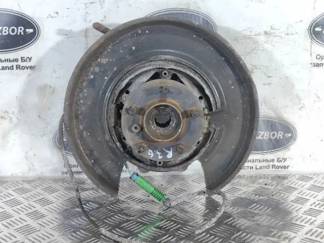 Кулак задний правый Range Rover 3 L322 02-09