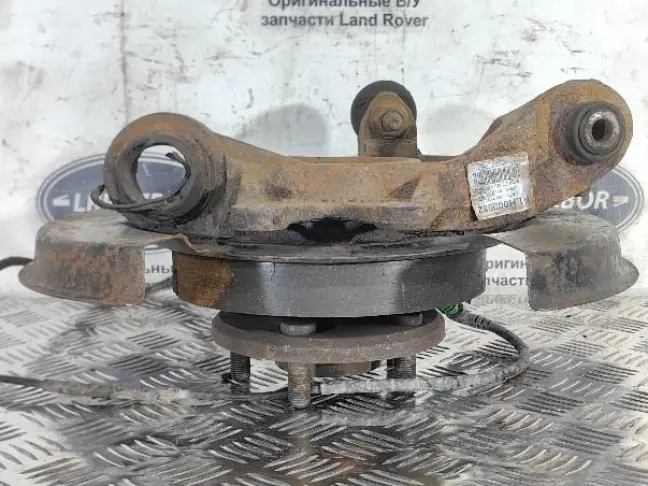 Кулак задний правый Range Rover 3 L322 02-09