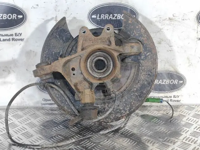 Кулак задний правый Range Rover 3 L322 02-09