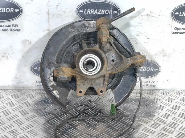 Кулак задний правый Range Rover 3 L322 02-09