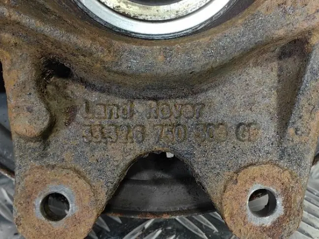 Кулак задний правый Range Rover 3 L322 02-09