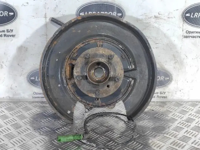 Кулак задний правый Range Rover 3 L322 02-09