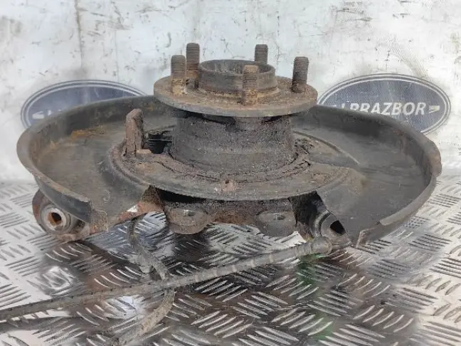 Кулак задний правый Range Rover 3 L322 09-12