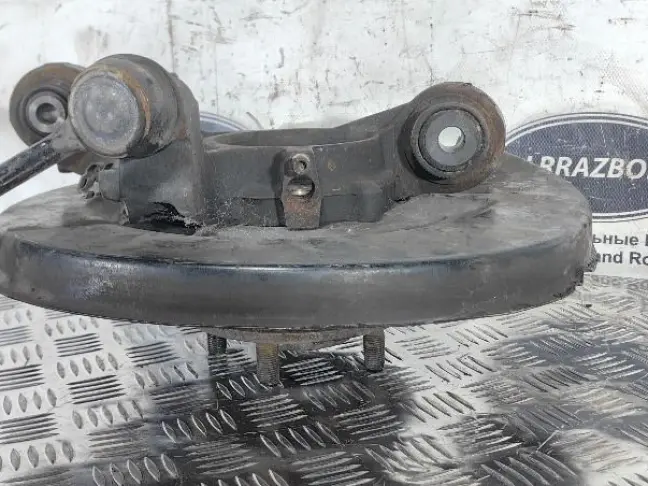 Кулак задний правый Range Rover 3 L322 09-12