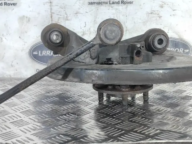 Кулак задний правый Range Rover 3 L322 09-12