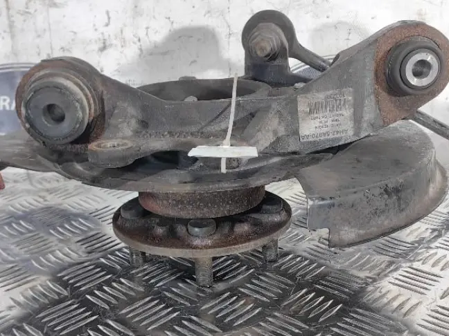 Кулак задний правый Range Rover 3 L322 09-12