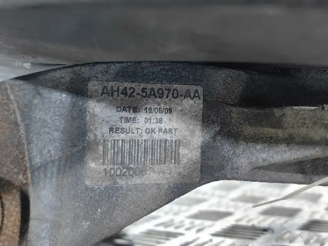 Кулак задний правый Range Rover 3 L322 09-12