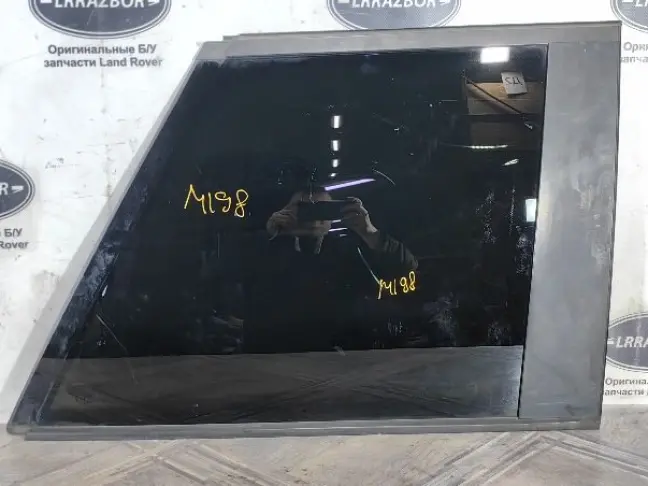Стекло кузовное глухое правое Range Rover L322 02+