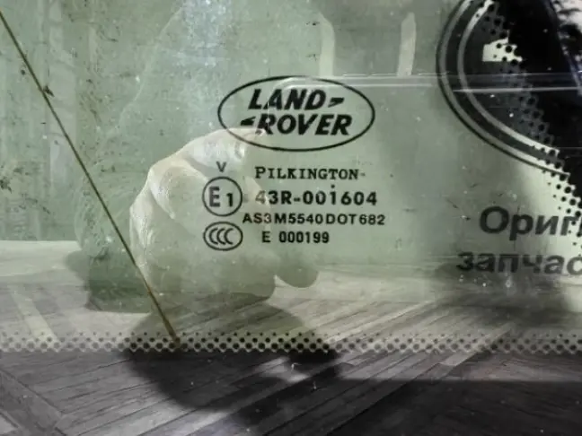 Стекло кузовное глухое левое Range Rover L322 02+