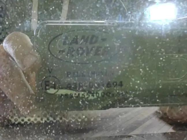 Стекло кузовное глухое левое Range Rover L322 02+