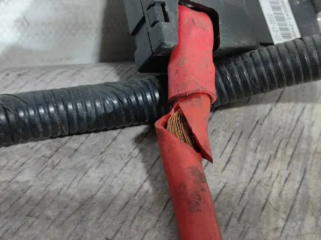 Провод силовой плюсовой Range Rover 3 L322 5.0: фото #4