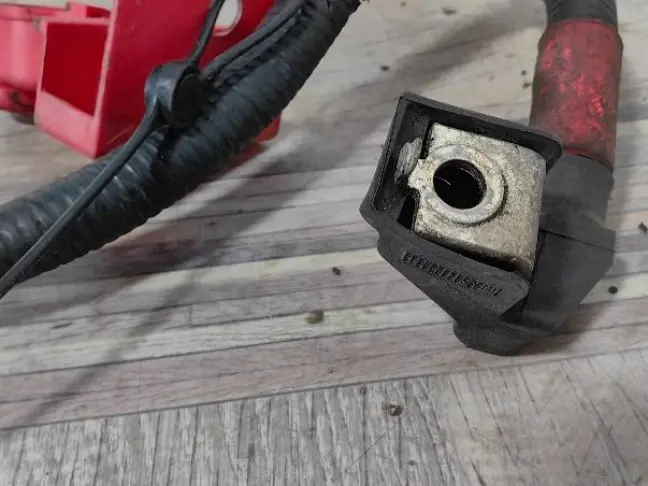 Провод силовой плюсовой Range Rover 3 L322 5.0: фото #3