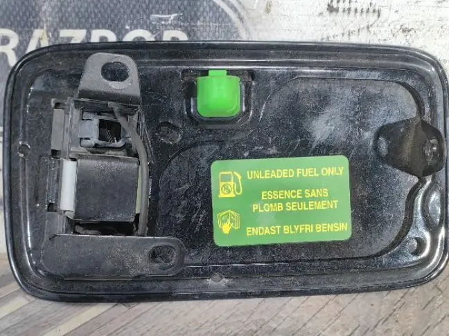 Лючок бензобака Range Rover 3 L322 2009-2012: фото #3