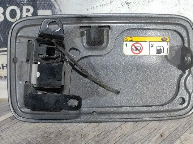 Лючок бензобака Range Rover 3 L322 2009-2012: фото #3