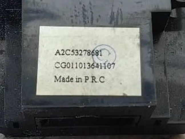 Разъем USB в консоль Range Rover 5.0 510: фото #3