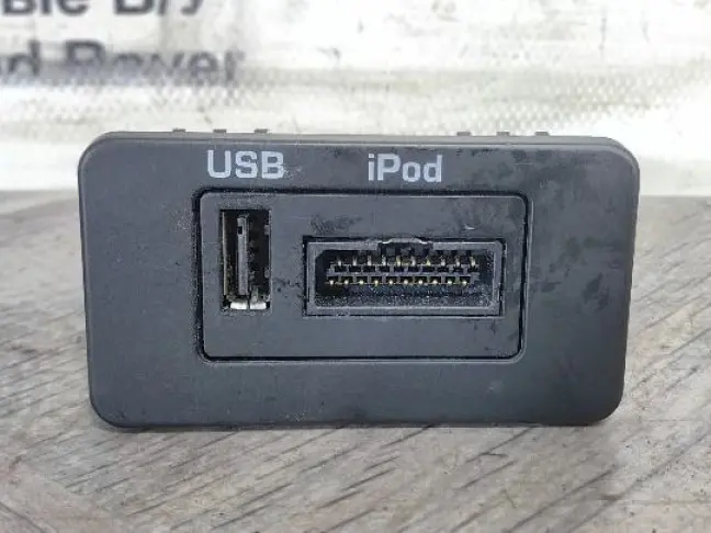 Разъем USB в консоль Range Rover 5.0 510: фото #1