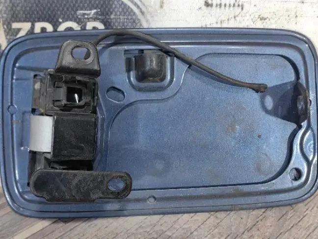 Лючок бензобака Range Rover 3 L322 2009-2012: фото #3