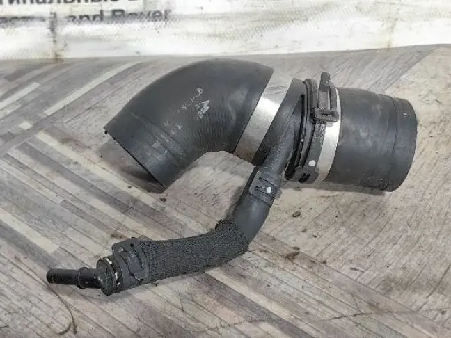 Патрубок охлаждения Range Rover 3 L322 5.0